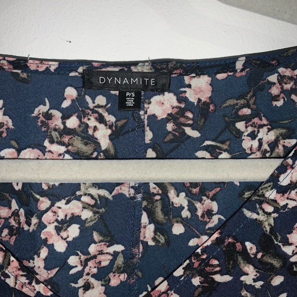 Dynamite Blouse - Picture 3 of 3